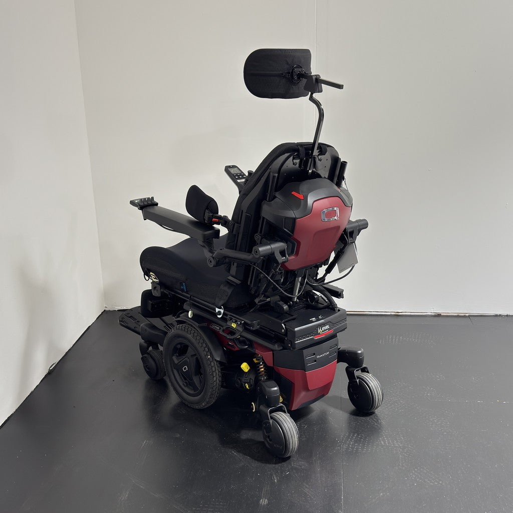 Quantum Edge 3 Stretto Powerchair