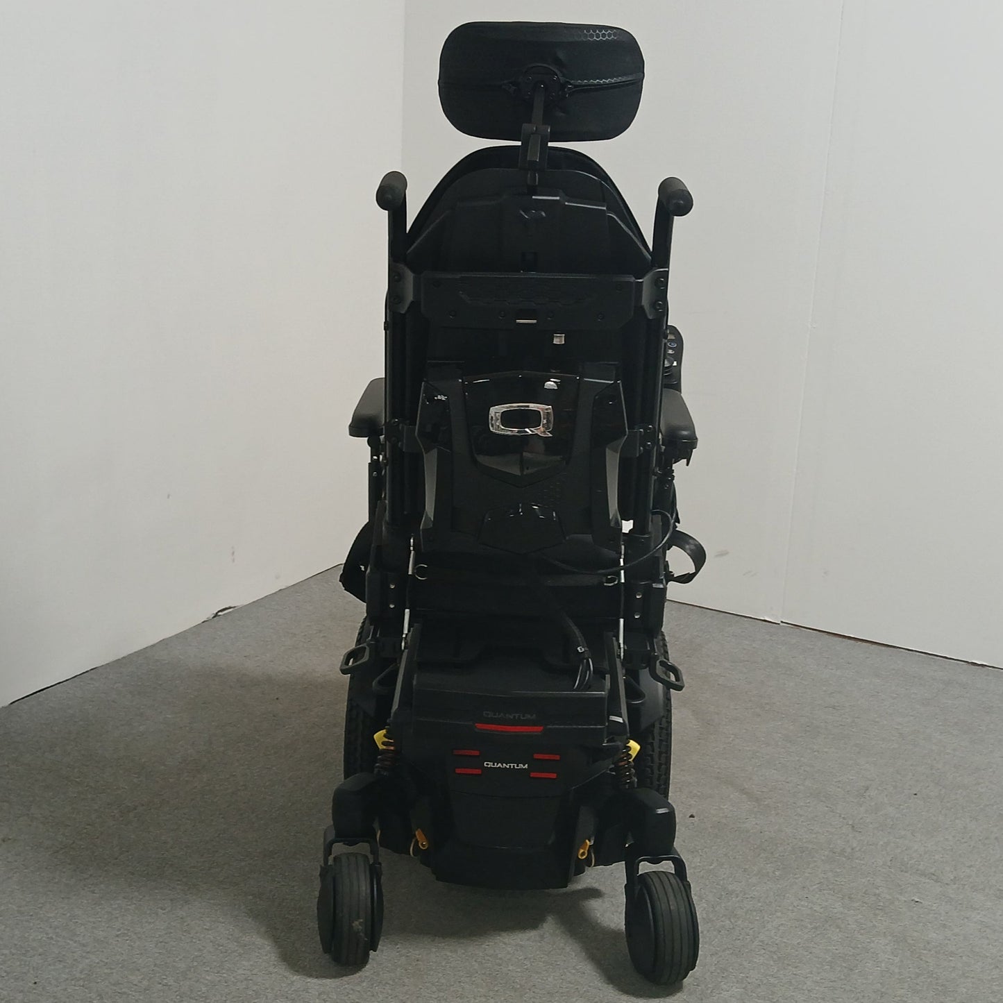 Quantum Edge 3 Stretto TB Flex Seat Power Lift and Tilt.(2023)
